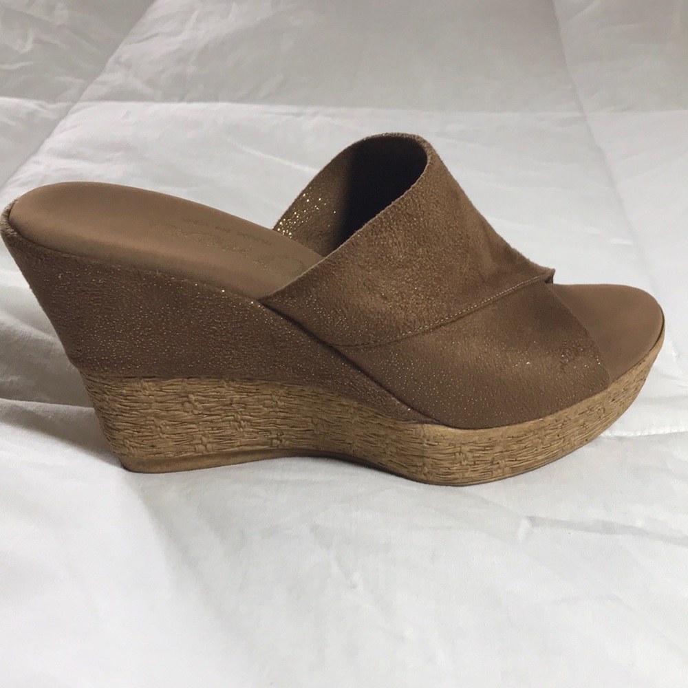 Onex brown with gold sparkles suede wedges